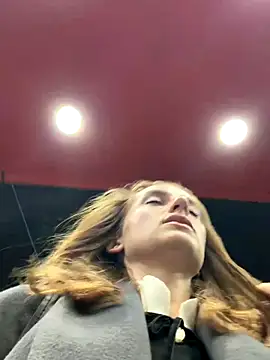 Snapshot of -AngelAri- chatting on 12/18/25, 06:14 -AngelAri- online show from 12/18/25, 06:14