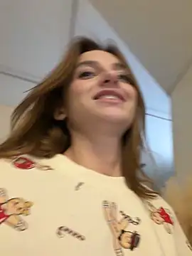 Snapshot of -AngelAri- chatting on 12/21/25, 09:22 -AngelAri- online show from 12/21/25, 09:22