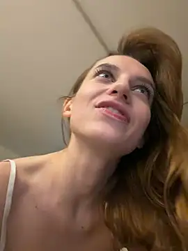 Snapshot of -AngelAri- chatting on 02/15/26, 09:11 -AngelAri- online show from 02/15/26, 09:11