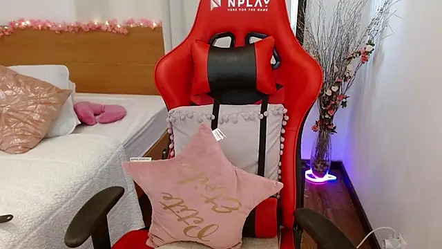 lucy luu  online show from 12/02/24, 03:14