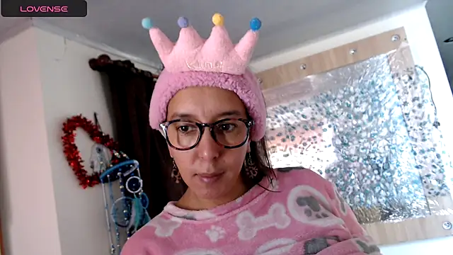 Snapshot of Bekkakinky chatting on 12/31/24, 02:47 Bekkakinky online show from 12/31/24, 02:47