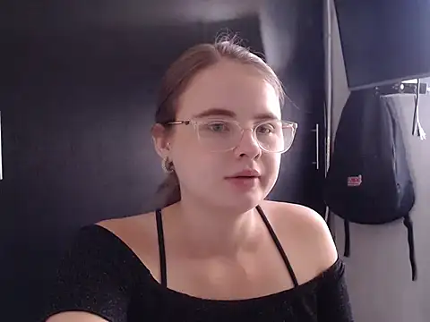 Snapshot of HellenMiyer1111 chatting on 01/18/25, 04:31 HellenMiyer1111 online show from 01/18/25, 04:31