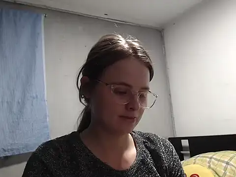 Snapshot of HellenMiyer1111 chatting on 02/10/25, 11:34 HellenMiyer1111 online show from 02/10/25, 11:34