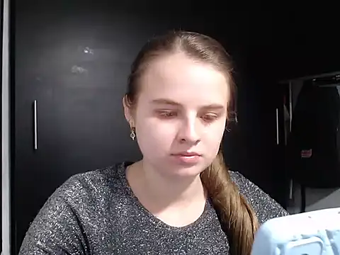 Snapshot of HellenMiyer1111 chatting on 02/13/25, 12:13 HellenMiyer1111 online show from 02/13/25, 12:13