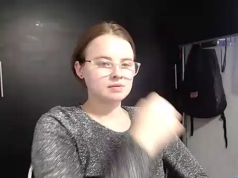 Snapshot of HellenMiyer1111 chatting on 02/13/25, 10:22 HellenMiyer1111 online show from 02/13/25, 10:22