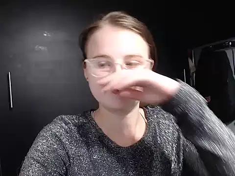 Snapshot of HellenMiyer1111 chatting on 02/14/25, 01:45 HellenMiyer1111 online show from 02/14/25, 01:45