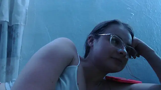 Snapshot of HellenMiyer1111 chatting on 09/09/25, 04:01 HellenMiyer1111 online show from 09/09/25, 04:01