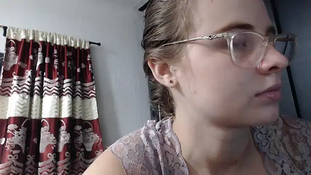 Snapshot of HellenMiyer1111 chatting on 10/02/25, 05:53 HellenMiyer1111 online show from 10/02/25, 05:53