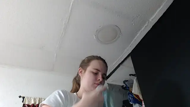 Snapshot of HellenMiyer1111 chatting on 10/10/25, 02:05 HellenMiyer1111 online show from 10/10/25, 02:05