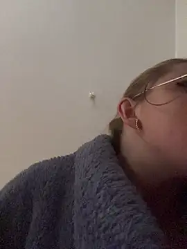 Demure Whore online show from 10/27/25, 03:43