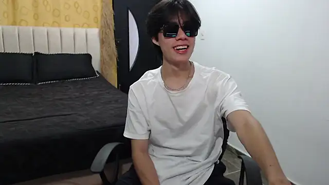 Snapshot of Elio-cam chatting on 01/20/25, 09:32 Elio-cam online show from 01/20/25, 09:32