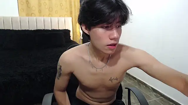 Snapshot of Elio-cam chatting on 03/20/25, 05:02 Elio-cam online show from 03/20/25, 05:02