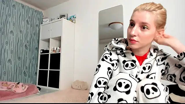 KenzieDawton online show from 02/06/25, 05:03