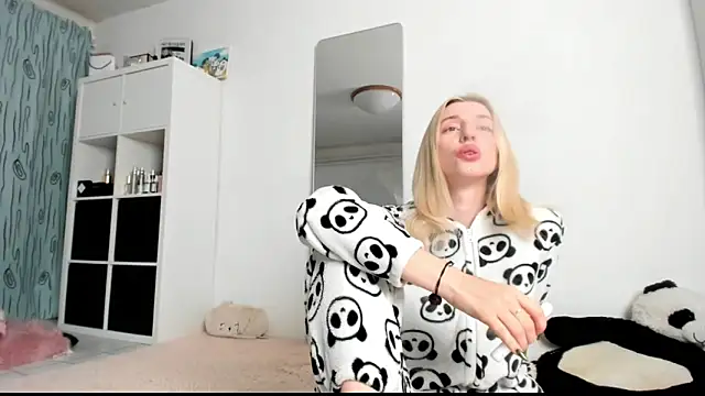 KenzieDawton online show from 02/19/25, 05:49