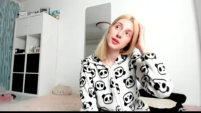 KenzieDawton online show from 03/12/25, 08:08