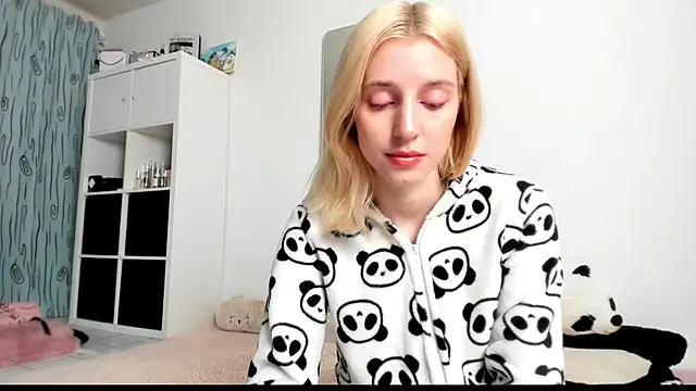 KenzieDawton online show from 03/14/25, 04:54