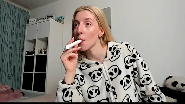 KenzieDawton online show from 03/16/25, 05:03