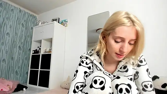 KenzieDawton online show from 10/09/25, 06:11