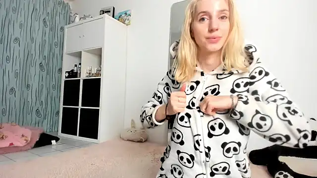 KenzieDawton online show from 10/11/25, 06:12