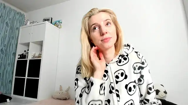 KenzieDawton online show from 10/12/25, 06:34