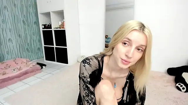 Snapshot of KenzieDawton chatting on 06/07/26, 12:31 KenzieDawton online show from 06/07/26, 12:31