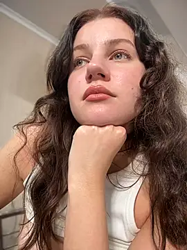 Snapshot of likaxxx chatting on 12/11/24, 11:43 likaxxx online show from 12/11/24, 11:43