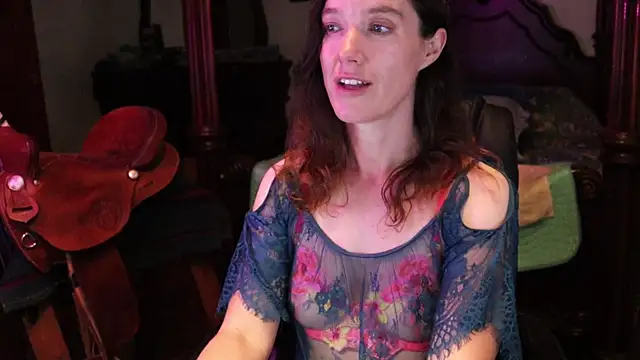 Snapshot of thornburyrose chatting on 09/26/25, 01:42 thornburyrose online show from 09/26/25, 01:42