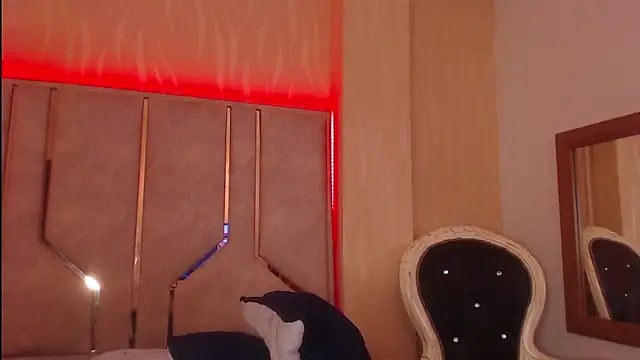 ChantalPetit online show from 10/01/25, 07:42