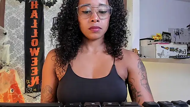 kelly thomson online show from 10/30/25, 10:43