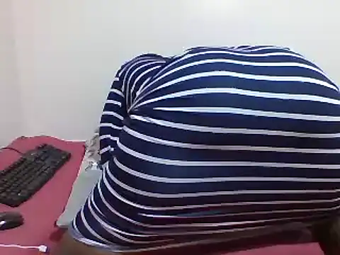 Snapshot of sweetelle09 chatting on 02/09/25, 10:00 sweetelle09 online show from 02/09/25, 10:00