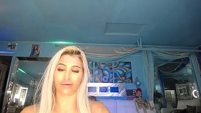 Snapshot of ADRIANNA_FOX chatting on 02/10/25, 03:46 ADRIANNA FOX online show from 02/10/25, 03:46