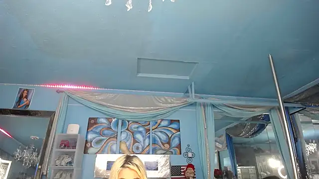 ADRIANNA FOX online show from 04/14/26, 08:31