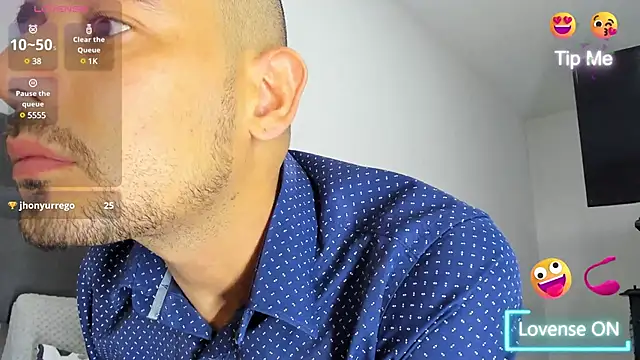 jhonyalzate2 online show from 03/18/25, 02:47