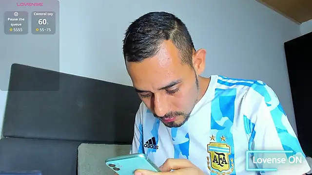 jhonyalzate2 online show from 12/16/25, 03:44