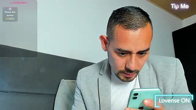 jhonyalzate2 online show from 03/28/26, 02:44