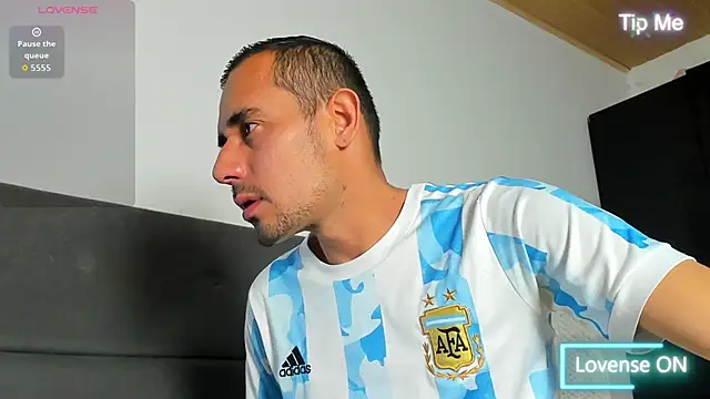 jhonyalzate2 online show from 04/13/26, 03:34