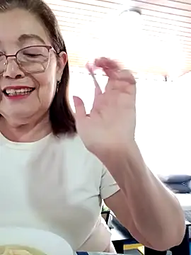 Vicky Rosse online show from 03/13/25, 04:45