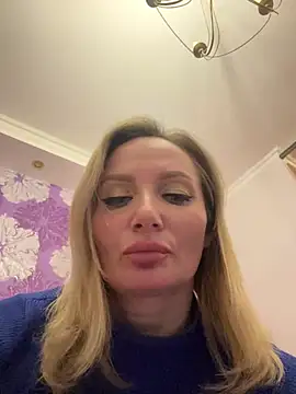 Snapshot of AngelOxy chatting on 12/07/24, 05:31 AngelOxy online show from 12/07/24, 05:31