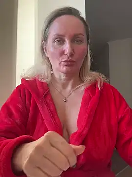 Snapshot of AngelOxy chatting on 01/04/25, 07:34 AngelOxy online show from 01/04/25, 07:34