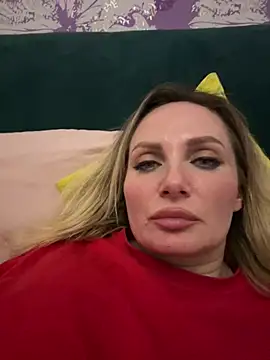 Snapshot of AngelOxy chatting on 01/12/25, 08:36 AngelOxy online show from 01/12/25, 08:36