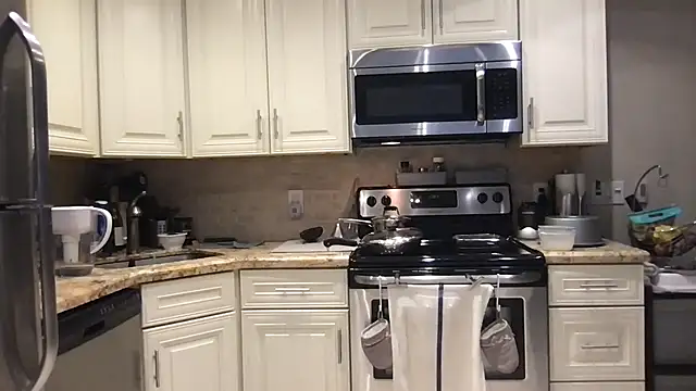 BigGuyMuscle online show from 03/19/25, 04:02