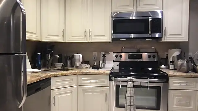 BigGuyMuscle online show from 10/01/25, 05:19