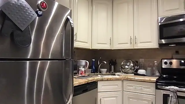 BigGuyMuscle online show from 10/31/25, 10:44