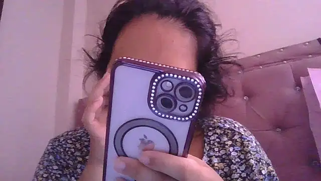 Snapshot of annarose19 chatting on 04/18/26, 04:44 annarose19 online show from 04/18/26, 04:44