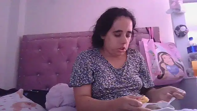 Snapshot of annarose19 chatting on 04/18/26, 07:58 annarose19 online show from 04/18/26, 07:58