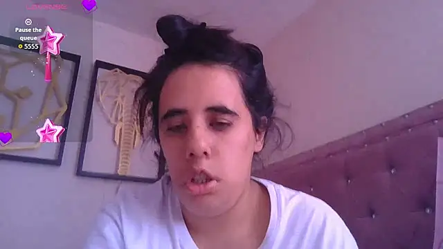 Snapshot of annarose19 chatting on 05/30/26, 06:05 annarose19 online show from 05/30/26, 06:05