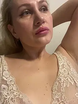 YourBlondee online show from 12/16/24, 02:57