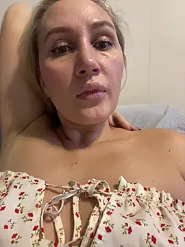 YourBlondee online show from 12/17/24, 03:06