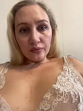 YourBlondee online show from 12/20/24, 06:40