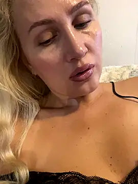 YourBlondee online show from 10/23/25, 02:00